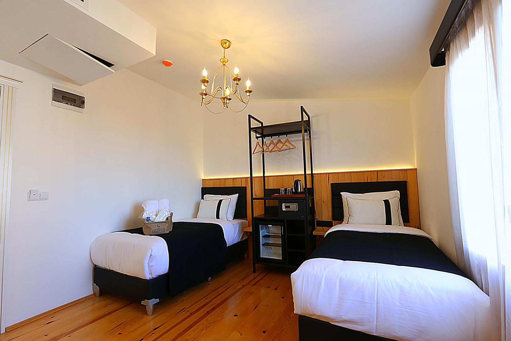 Taksim Istiklal Street Kamil - Historical Hotel